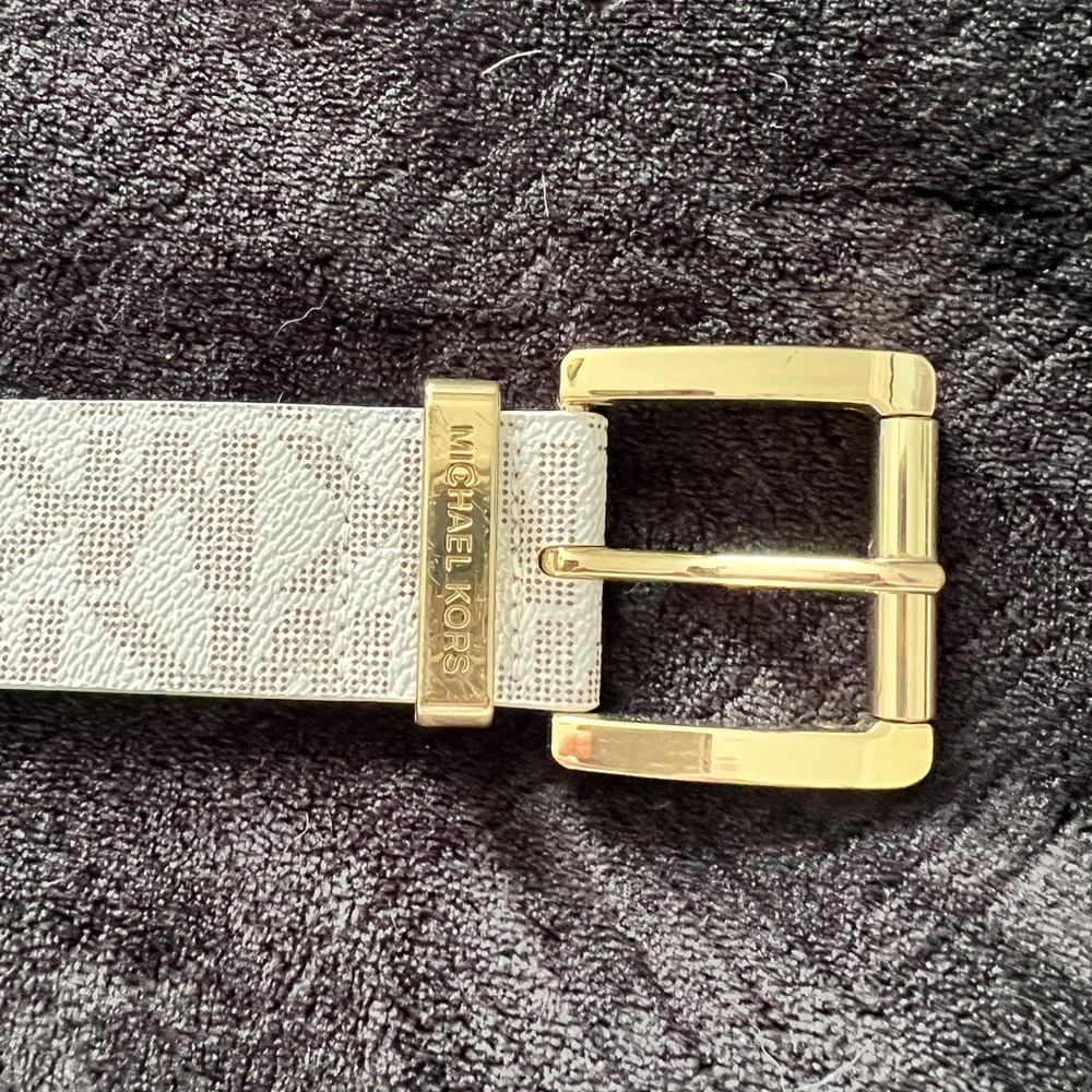 Woman’s Michael Kors belt